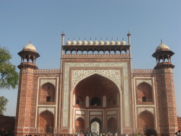 The gateway to the Taj