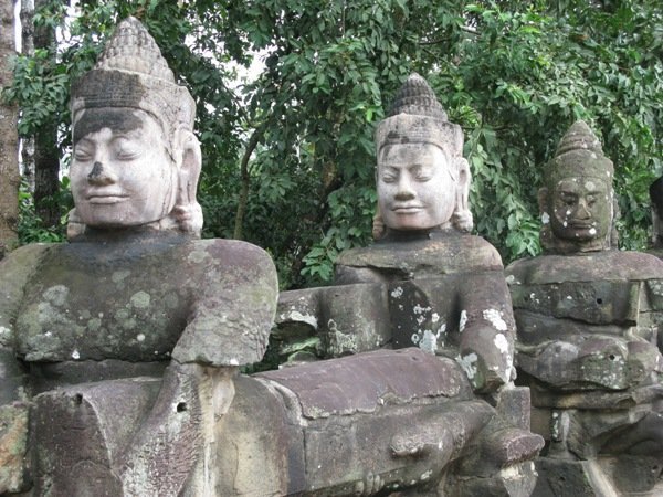 Statues - Angkor Wat