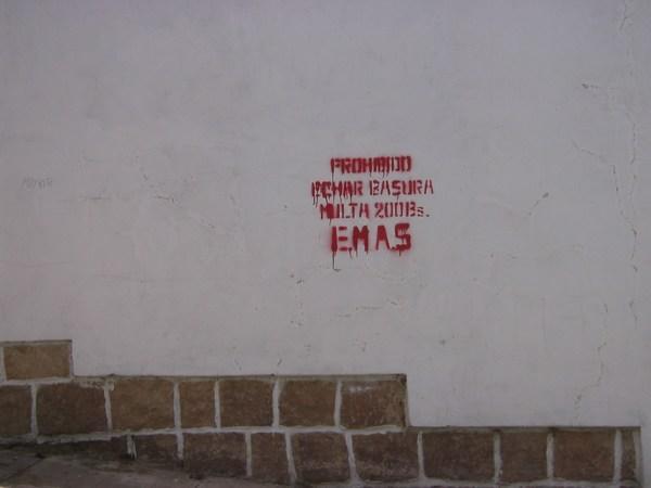 The caption reads "No Grafiti, fine 200 Bolivianos"