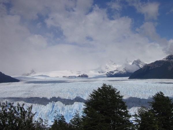 A view of the glaciar and ice field