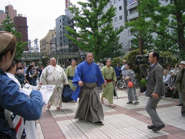 One of the top sumo wrestlers arriving
