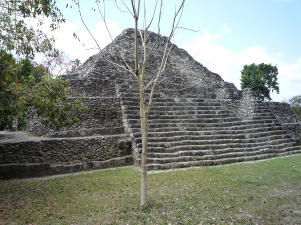 Yaxhá pyramid