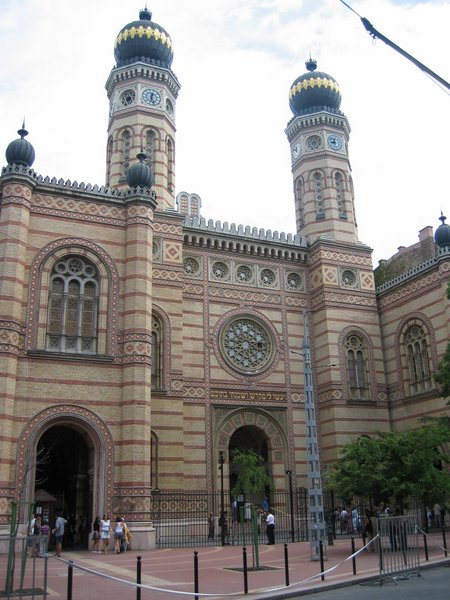 MAGNIFICENT BUDAPEST SYNAGOGUE