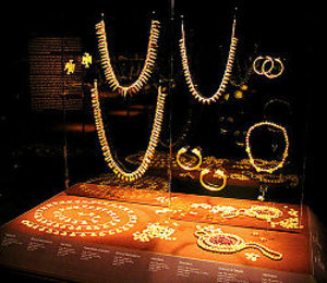 Anchient golden jewelry from Vani
