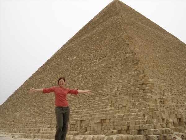 Of course, a pyramid shot!