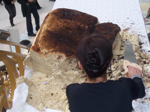 protecting bread with saw