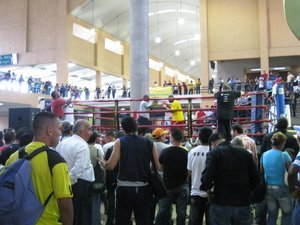 Boxing in the bus terminal