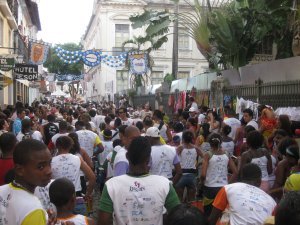 Pelourinho - Crowds growing