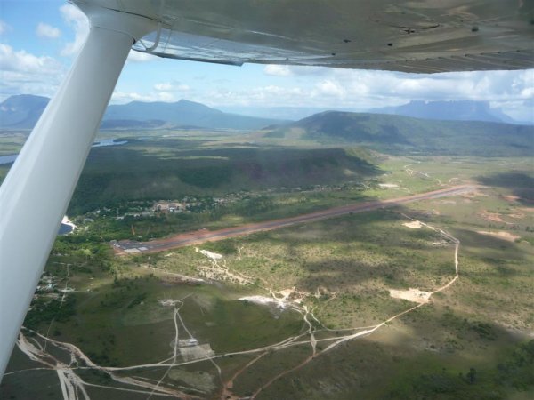 Canaima airport from the aie