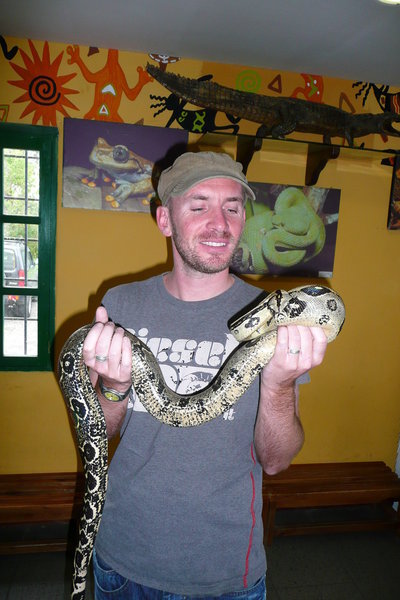 Si gets friendly with a Boa 
