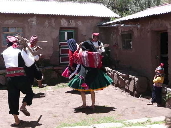 Getting ´danced at´ on Taquile Island! 