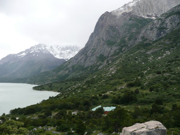View over Refugio Cuernos and the entrance to Valle Frances