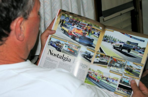 Darryl checks out Daz's car in the mag!