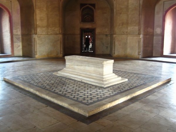 Inside Hamayan's Tomb