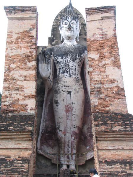 Tall Buddha at Wat Si Sawai 