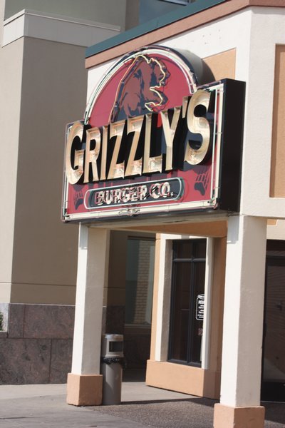 Lunch at Grizzlys
