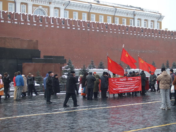 Protesters outside Lenin's mausoleum