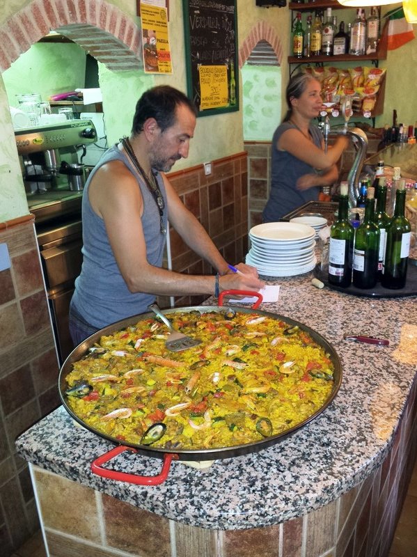 The Paella for dinner with 14 friends