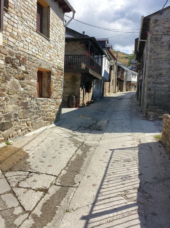 The narrow streets of Acebo