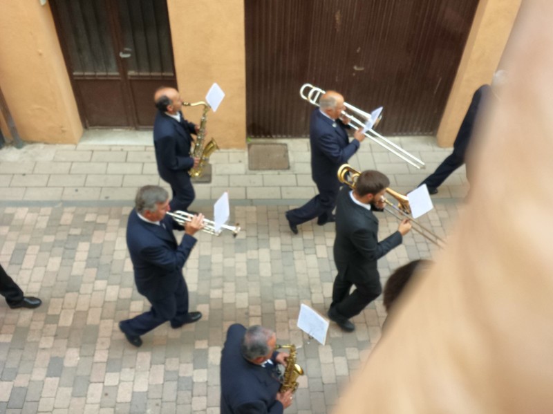 One of the Belorado bands passing below our window