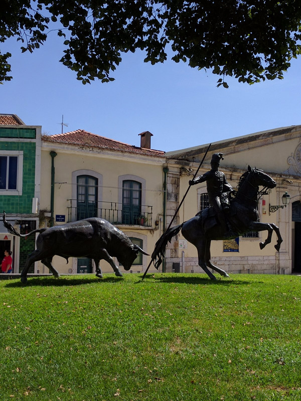 Town Square statue - Vila Francca