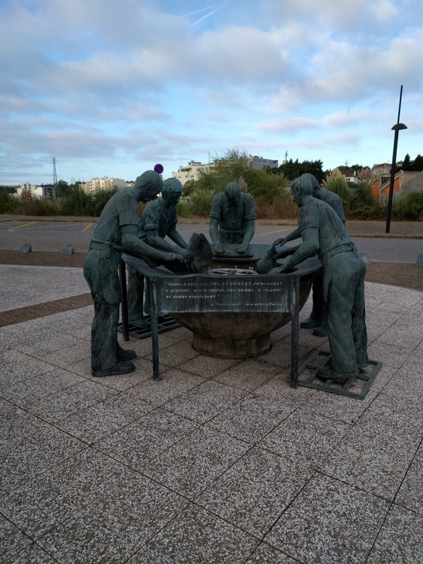 The hat makers statue 