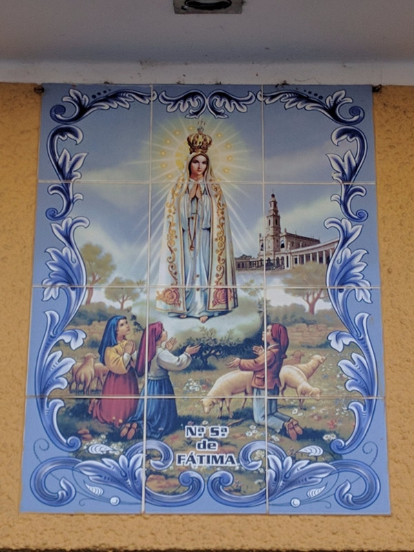Azuelo depicting the miracle of Fatima