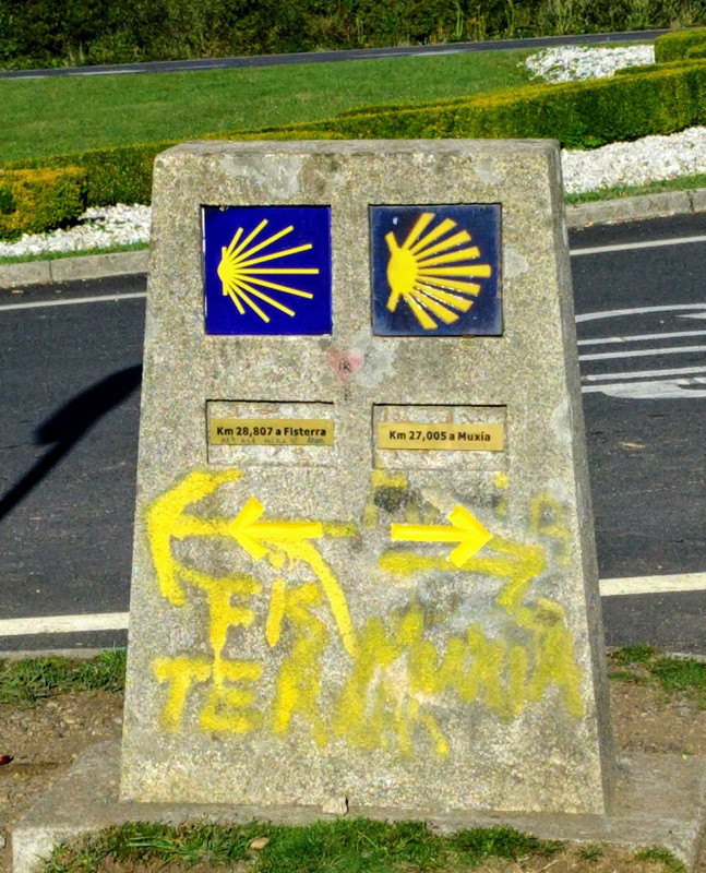 The waymark showing the two coastal destination
