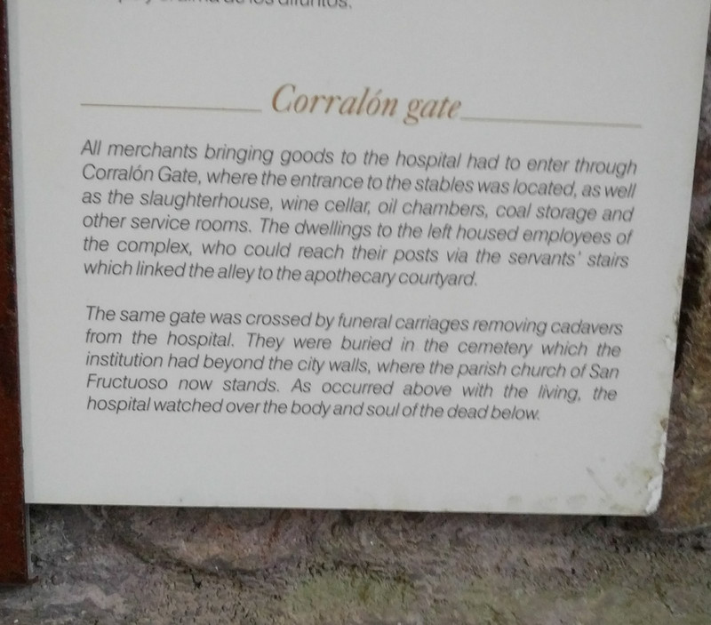 Facts about the Corralon Gate and parador hospital