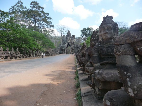 Angkor Thom entrance gate: "churning of the milk"