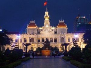 Town Hall: HCMC or Paris?