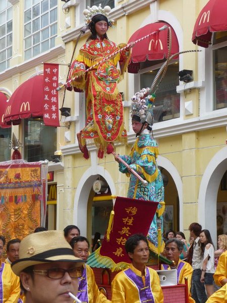 Colourful Chinese procession, Macau: child cruelty?!