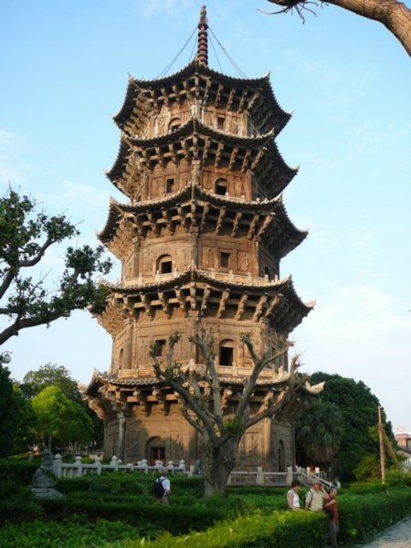 Eén van de mooie twin-pagodes (de westelijke van de twee).