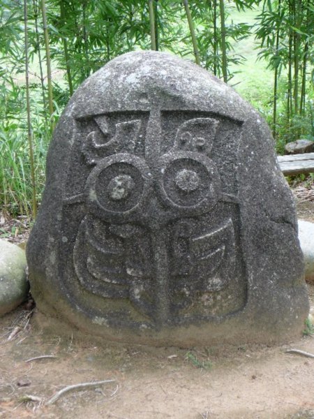 Bij de opgravingen van de hoofstad van het Minyue koninkrijk vond men zeer veel stenen met vreemde inscripties.