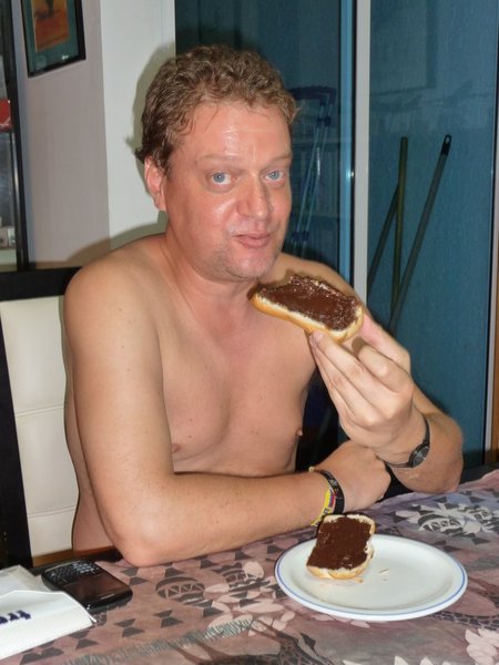 Mark geniet van zijn Kwatta fondant chocopasta.