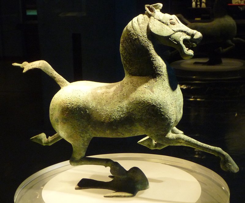 Het beroemde bronzen paard dat op een zwaluw trapt (25 à 22 na Chr.)
