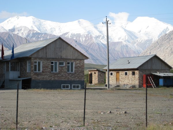 Kyrgyz / Tajik border post
