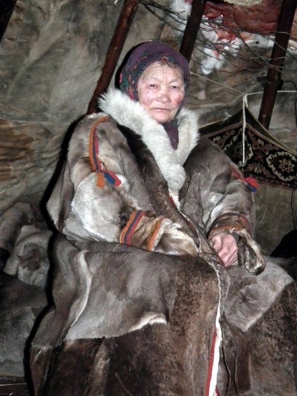 Nenets woman inside chum, Yamal Peninsula | Photo