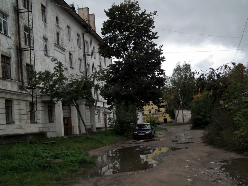 House and street in Uglich