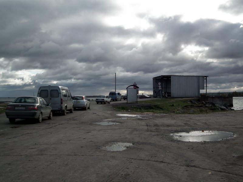 Cars waiting for the ferry that never came, Voznesenye