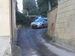 The narrow lane before the gravel road to the farmhouse apartment