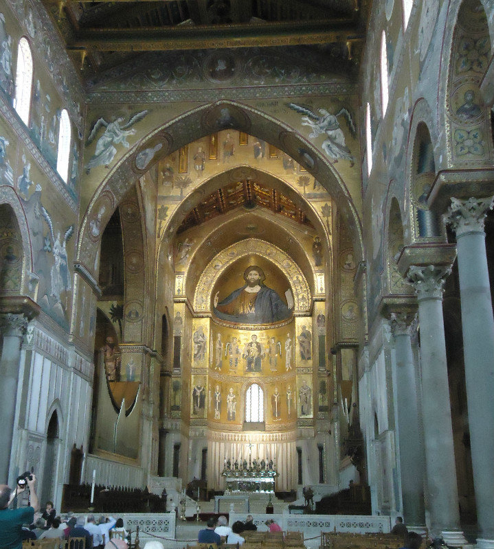 Grand interior of mosaics