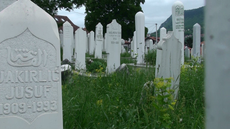 Cemetery on Logavina Street containing hundreds of graves mostly between 1992 and 1994 