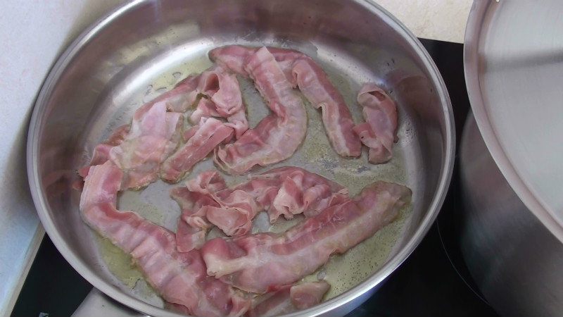 Bacon for brekkie,yum!