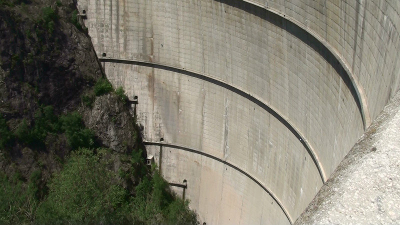 Looking towards the bottom of the dam