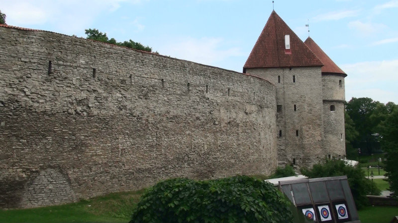 Solid defensive wall complete with towers, Tallinn