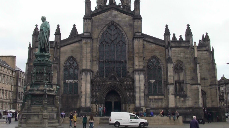 St Giles cathedral on the way up to Edinburgh Castle