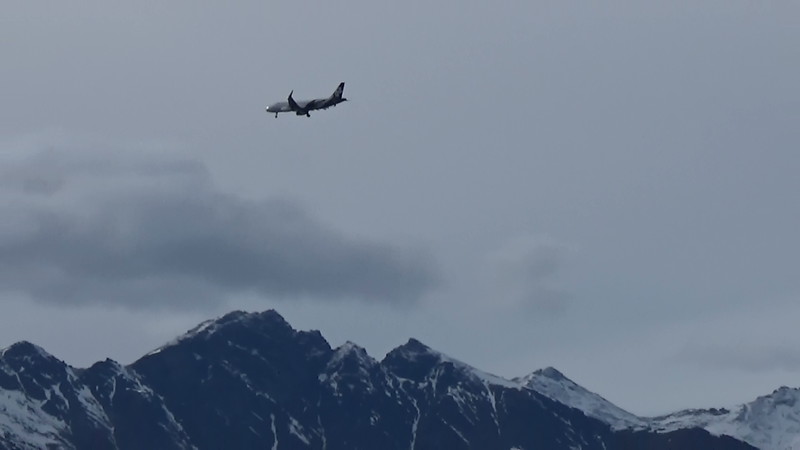 Air New Zealand flight on its way in to Queenstown