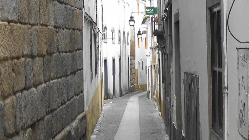 Many narrow alleyways make up the city of Evora