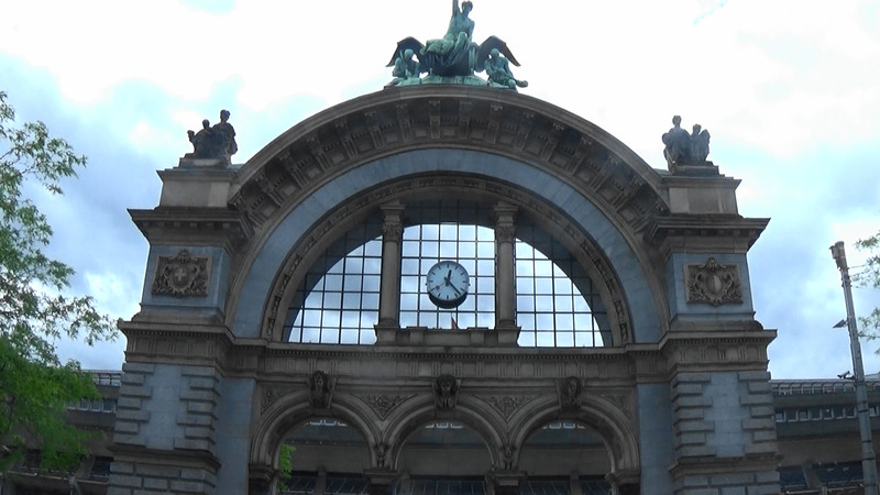 Entry to Lucerne Rail Station